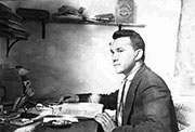 Alejandro Ramos Folqués en su despacho de La Alcudia (Elche) hacia 1930.