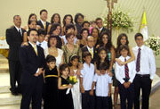 Familia Iwasaki Cauti (2008): celebración de las bodas de oro de sus padres