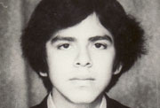 Fernando Iwasaki en el último curso de secundaria (Lima, 1977)