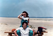 Fernando Iwasaki y su mujer, Marle Cordero Moguel (Paracas, 1987)