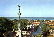 Victoria alada que corona el monumento construido en homenaje a la Revolución de los Comuneros en el antiguo promontorio de Sanson Cué