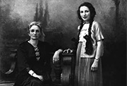 Ekatherine Iobstraibitzer y Lila Arlt, madre y hermana de Roberto Arlt