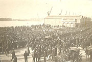 Apoteósico recibimiento a Vicente Blasco Ibáñez en el puerto de Buenos Aires.