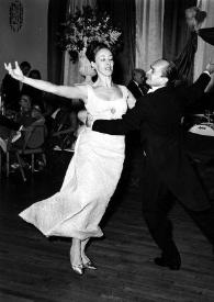 Plano general de Eva Rubinstein y Jurek Lazowski bailando la mazurka de la Ópera 