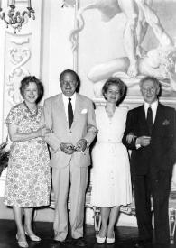 Plano general de una mujer, un hombre, Aniela Rubinstein, Arthur Rubinstein posando