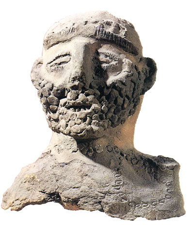 Escultura de la cabeza de hombre (Pág. 97b)