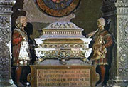 Arqueta que contiene los restos de Alfonso X el Sabio. Catedral de Murcia.