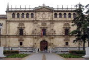 Fachada del Colegio Mayor de San Ildefonso, de Rodrigo Gil de Hontañón (1543), en la Universidad de Alcalá
