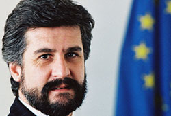 Manuel Marín (Ciudad Real, 1949 - Madrid, 2017), vicepresidente de la Comisión Europea (1986-1999). Comisario de Educación, Empleo y Asuntos Sociales (1986-1989). Abogado y político con una extensa experiencia europea.