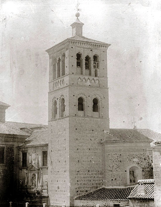 Fachada de la Iglesia de San Pedro Mártir en Toledo, donde reposan los  restos de Garcilaso - Garcilaso de la Vega