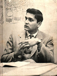 Javier Heraud como instructor de un curso en la Pontificia Universidad Católica del Perú hacia 1959 (Fuente: Imagen cortesía de los herederos de Javier Heraud)