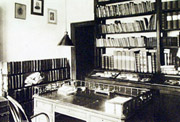 Librería en el despacho de la casa de Marcelino Menéndez Pelayo.