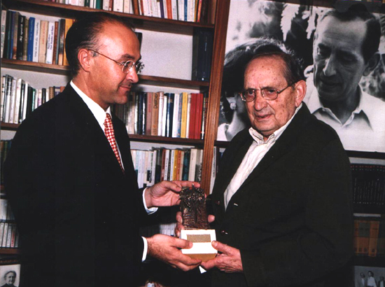 Recibe el Cervantes, 1994.