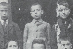 Miguel Hernández de niño en la escuela.