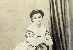Retrato de Emilia Pardo Bazán de niña, c. 1863-1867 (Fuente: Eva Acosta, «Emilia Pardo Bazán: La luz en la batalla». Biografía, Madrid, Lumen, 2007). 