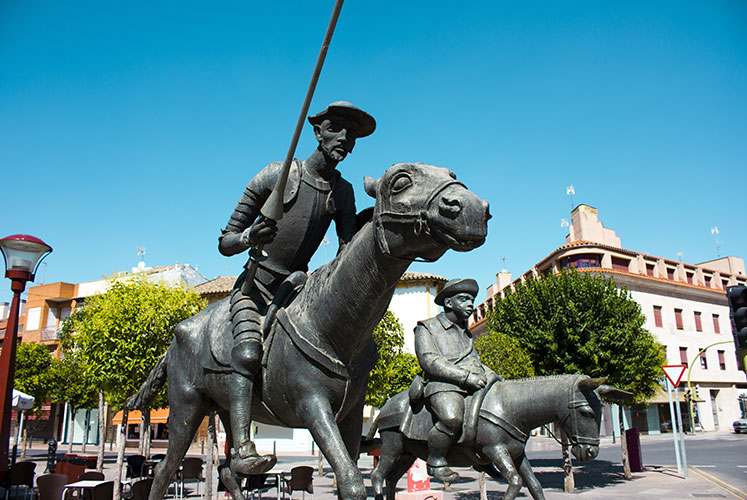 Escultura de don Quijote y Sancho Panza de Marino Anaya.