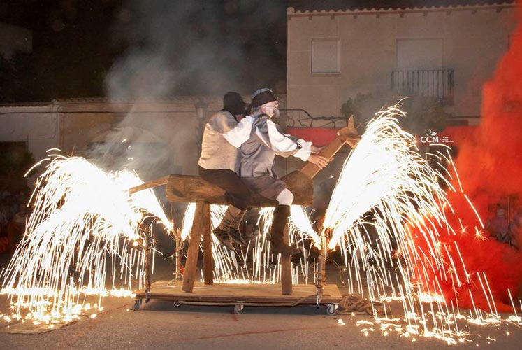 «El Quijote» en la calle, representación popular a cargo del grupo Tiquitoc Teatro.