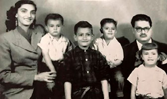 Rosina Valcárcel con sus padres y sus hermanos en México hacia 1955 (Fuente: Imagen cortesía de Rosina Valcárcel Carnero)