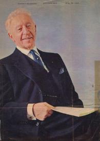 Fotografía a color de Arthur Rubinstein con una partitura.