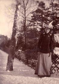 Plano general de la Emily Winifred Cottrell posando