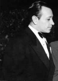 Portada:Plano medio de George Raft (perfil derecho) y Norma Shearer charlando