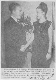 Portada:Fotografía de Arthur Rubinstein y Mrs. John Radfield. Noticia de Arthur Rubinstein