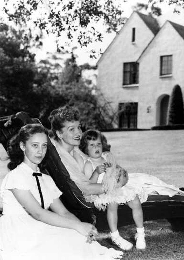 Plano general de Eva Rubinstein, Aniela Rubinstein con Alina Rubinstein ...