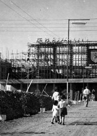 Portada:Plano general de la entrada al 23 Congreso Sionista en Binyaney Haooma. Parte frontal del edificio