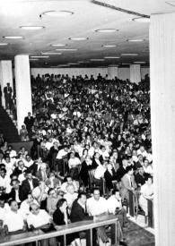 Portada:Plano general de la sala de congresos del 23 Congreso Sionista en Binyaney Haooma con los delegados y el público