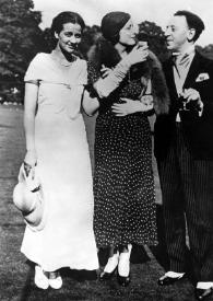 Portada:Plano general de Aniela Rubinstein, Lady Lesley Jowitt y Arthur Rubinstein posando