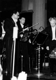 Portada:Plano general de Arthur Rubinstein junto a Witold Rowicki y la orquesta en el escenario