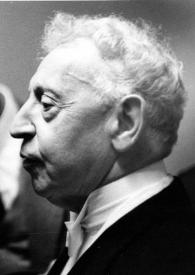 Portada:Primer plano de Arthur Rubinstein (perfil izquierdo) posando