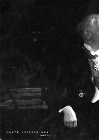 Portada:Plano medio de Arthur Rubinstein (perfil derecho)  posando, con medallas en la solapa del traje y banda