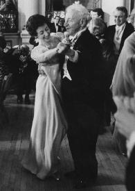 Portada:Plano general de Eva y Arthur Rubinstein bailando