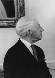 Portada:Plano medio de Arthur Rubinstein (perfil derecho) charlando con Gerald Ford, Presidente de Estados Unidos (perfil izquierdo)