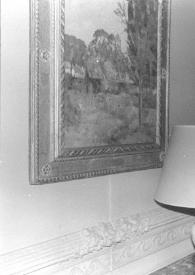 Portada:Plano medio de Arthur Rubinstein (perfil izquierdo) observando un cuadro colgado en la pared, detrás Aniela Rubinstein (medio perfil izquierdo) también lo obsreva