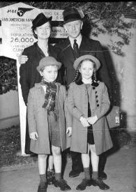 Portada:Foto de familia de Aniela, Paul, Arthur y Eva Rubinstein posando