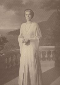 Portada:Retrato de Grace Kelly, Princesa de Mónaco, posando