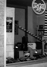 Portada:Primer plano de un escaparate lleno de discos de Arthur Rubinstein
