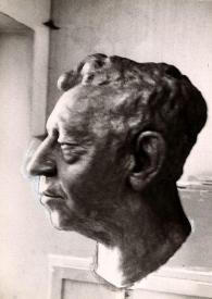 Portada:Primer plano del busto de Arthur Rubinstein (perfil izquierdo) por Wolf Ritz