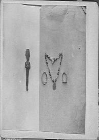 Portada:Fotografía de una figura de bronce de Osiris y un colgante y dos anillos de oro fenicios hallados en las necrópolis fenicia de Punta de Vaca.