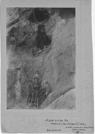 Portada:Fotografía de la entrada de la cueva de las Figuras en Mediana Sidonia remitida por Victorio Molina.