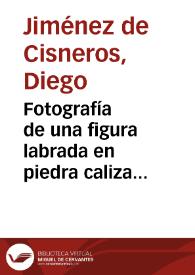 Fotografía de una figura labrada en piedra caliza falsa y de una vasija. | Biblioteca Virtual Miguel de Cervantes